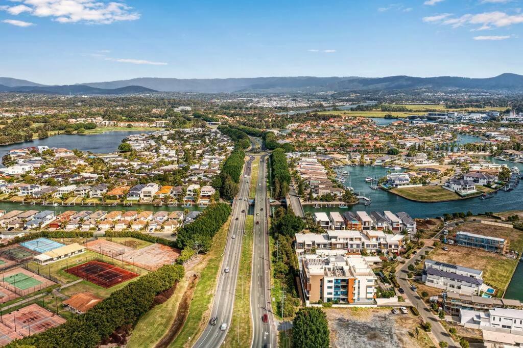 Perfectly Located 2 Bedroom Hope Island Gem... Apartment Gold Coast