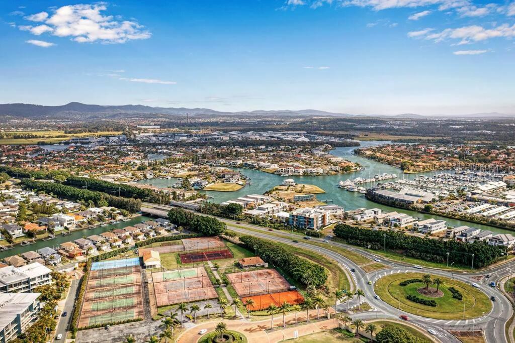 Perfectly Located 2 Bedroom Hope Island Gem... * Gold Coast