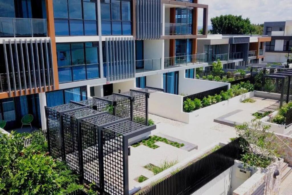 Apartment Perfectly Located 2 Bedroom Hope Island Gem... Gold Coast
