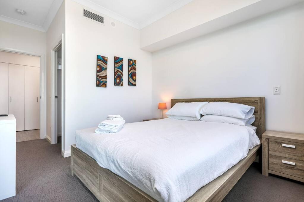Apartment Perfectly Located 2 Bedroom Hope Island Gem... Gold Coast