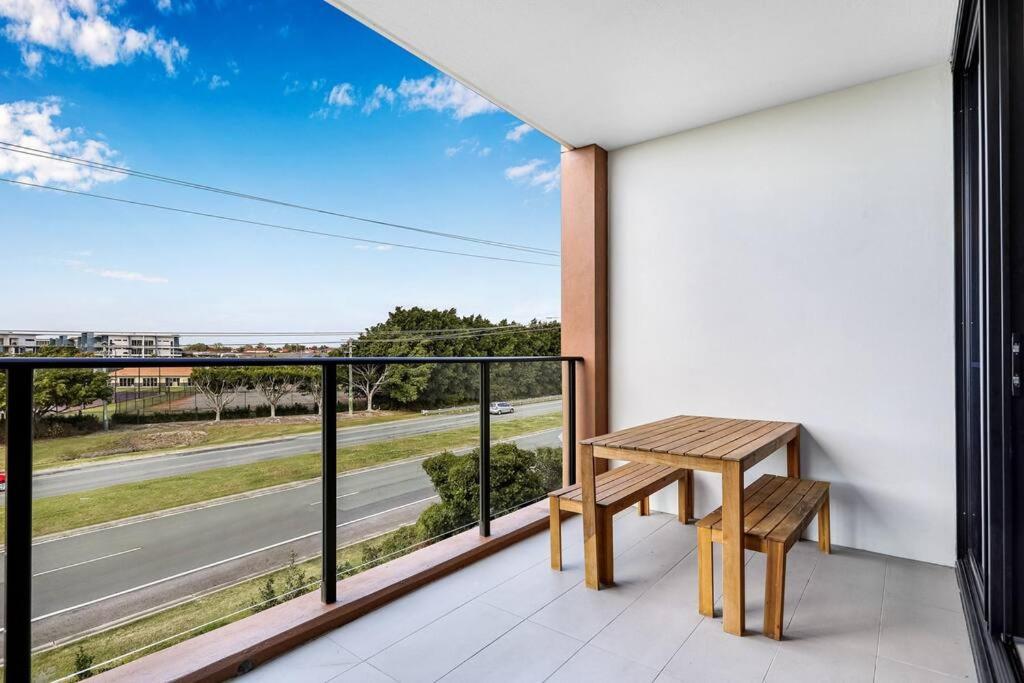 Perfectly Located 2 Bedroom Hope Island Gem... Apartment *