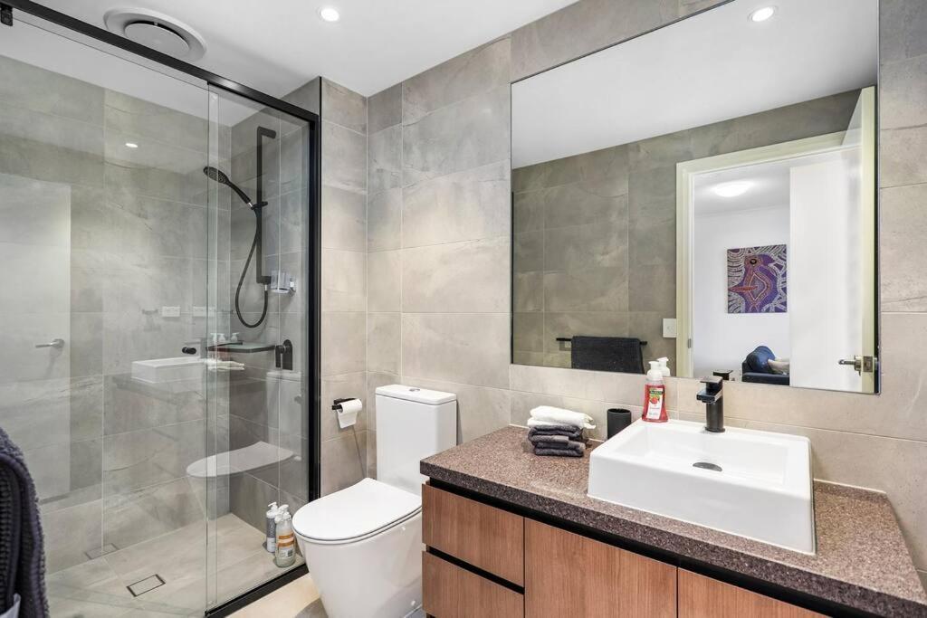 Perfectly Located 2 Bedroom Hope Island Gem... * Gold Coast