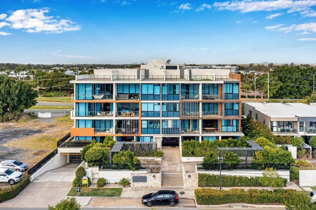 Apartment Perfectly Located 2 Bedroom Hope Island Gem... *